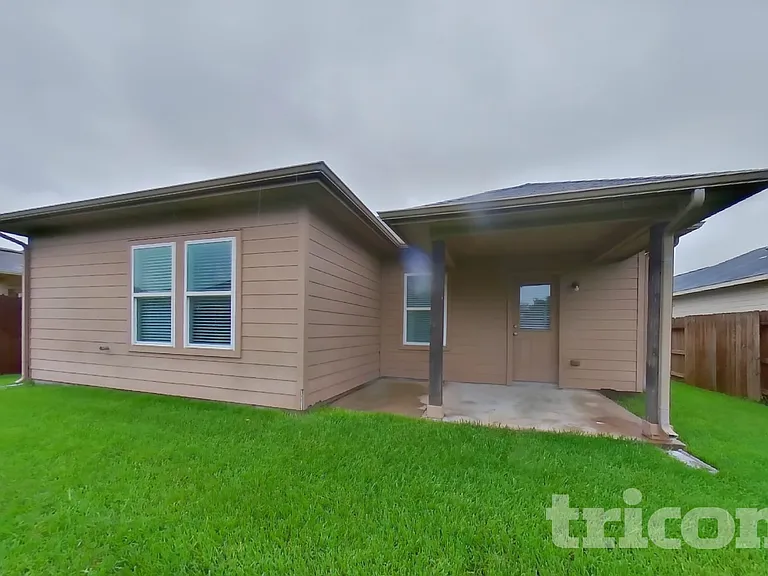 2122 Hackberry Bank Ln — Photo 15