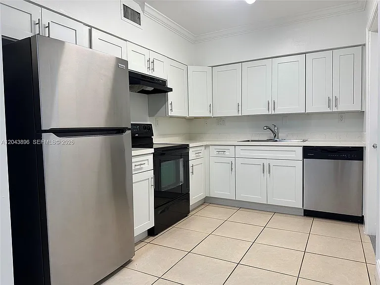 2536 Van Buren St #5A — Photo 3