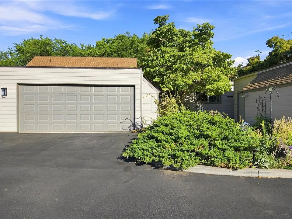 2460 Mullet Ct