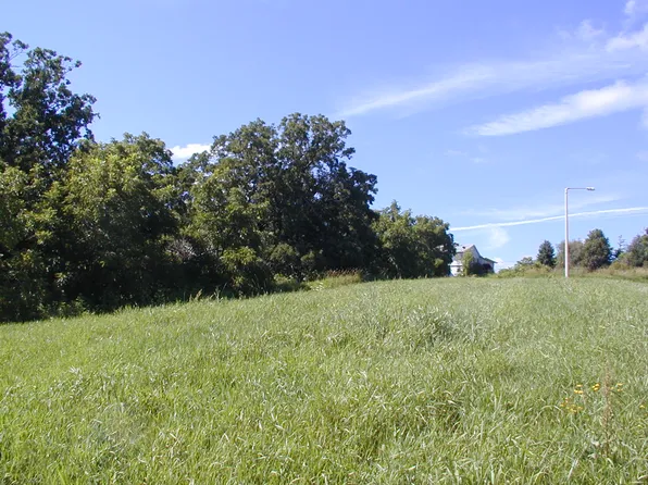 2925 Red Wolf Trl, Blue Mounds, WI 53517