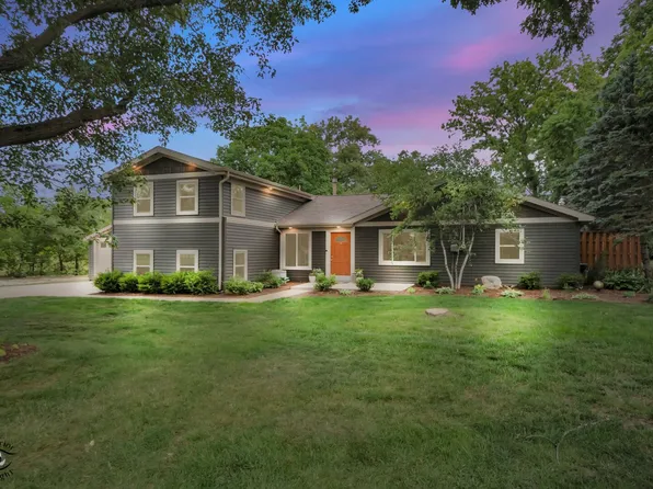 5559 E Boy Scout Rd, Saint Anne, IL 60964