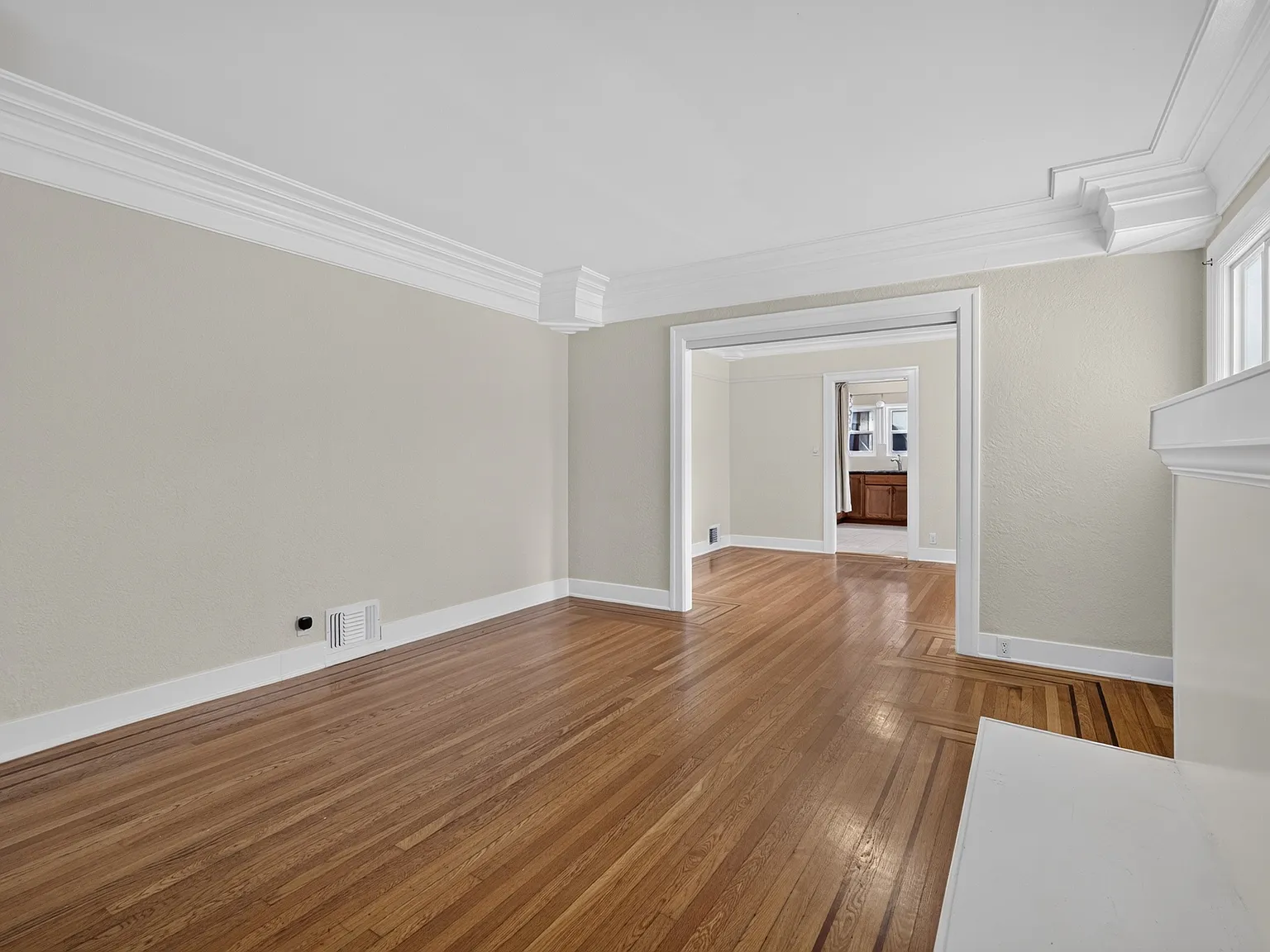 2 bed, 850 sqft, $3,600 — Photo 3