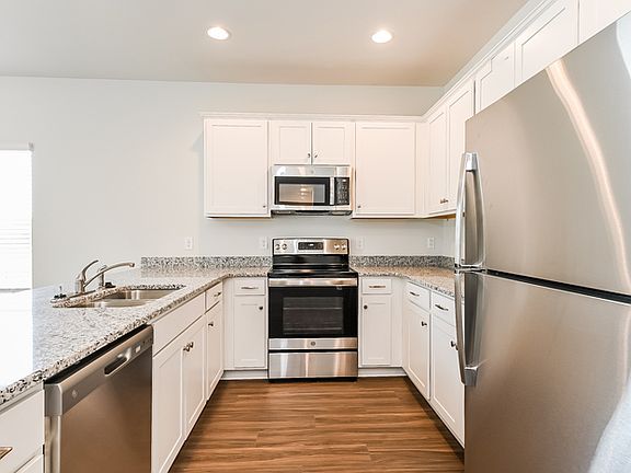 5th image of 259 Clydesdale Cir