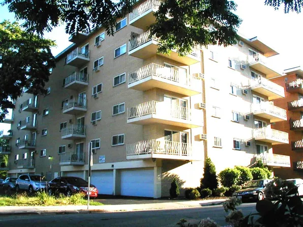 7428 Washington St APT 405, Forest Park, IL 60130