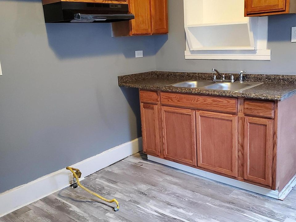 1st image of 308 S 43rd St