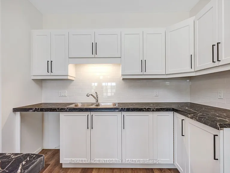 906 Chablis Cres #A — Photo 7