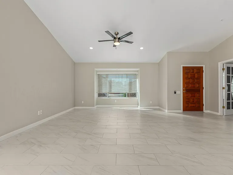 9138 E Davenport Dr — Photo 17