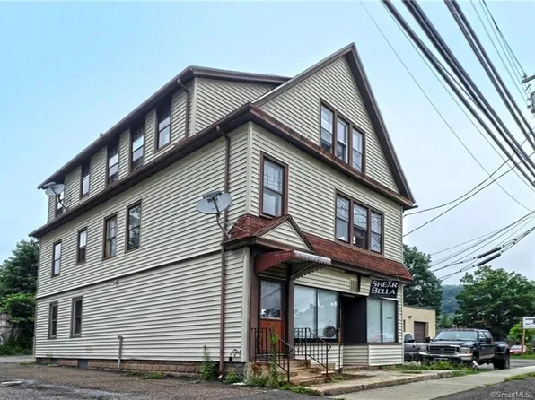 31 Lucy St #3, Woodbridge, CT 06525