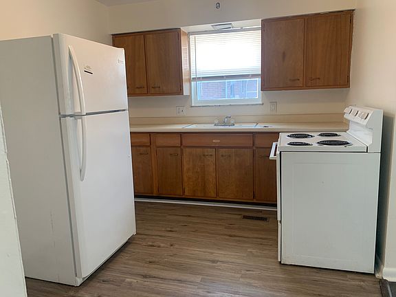 5th image of 130 Kelly Ave #B