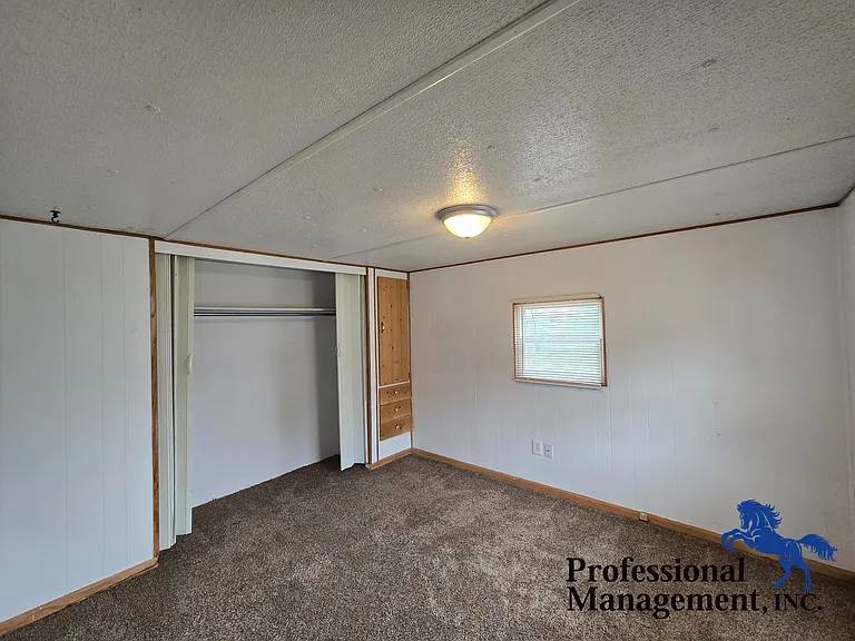 2108 E Maryland Ln — Photo 6