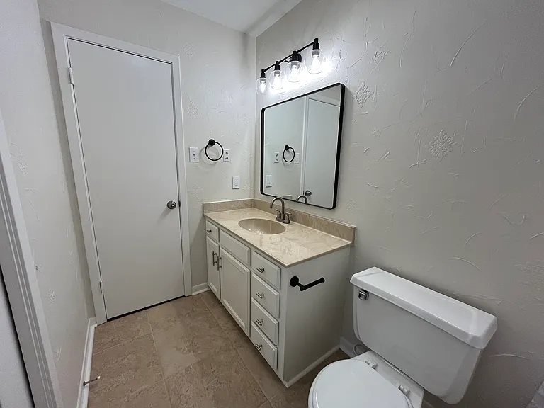 438 Georgetown St — Photo 27