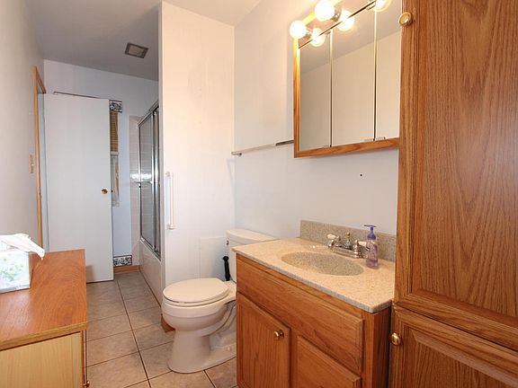 5th image of 2312 Fair Oaks St E
