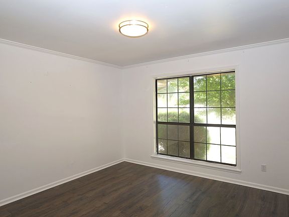5th image of 2208 Northwood Cir