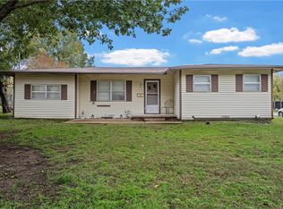 600 E Pine St, West, TX 76691