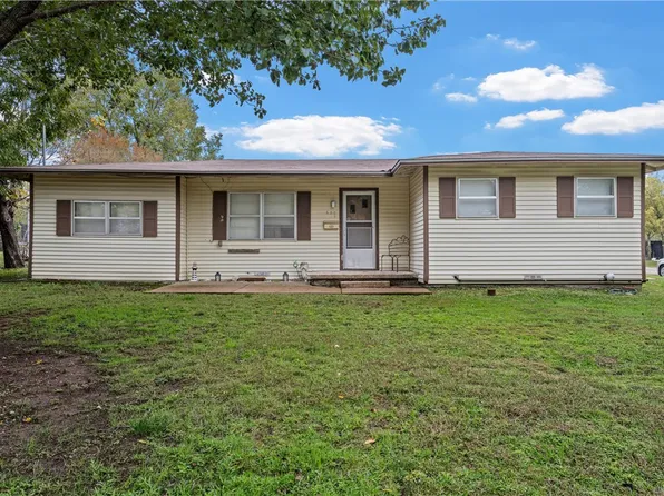 600 E Pine St, West, TX 76691