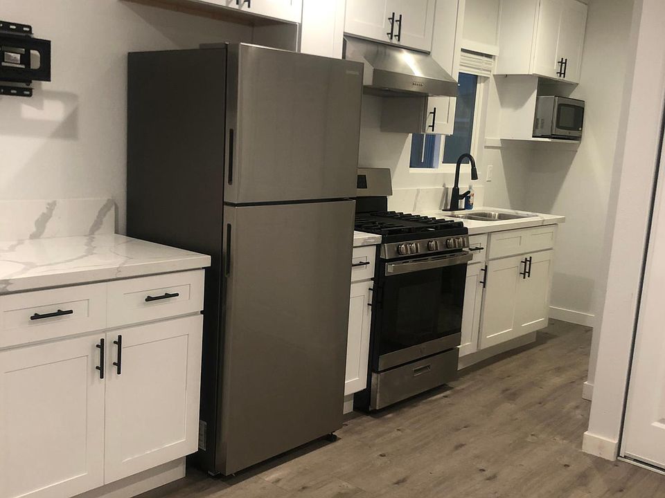 1st image of 2552 Hayes Ave