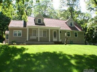 278 Cenacle Rd, Ronkonkoma, NY 11779