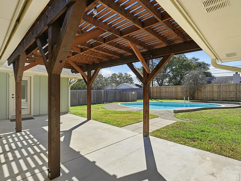 1409 Highland Dr — Photo 5