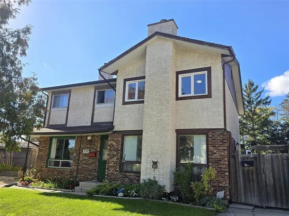 230 Lake Village Rd, Winnipeg, MB R3T 4M8