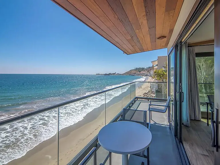 Crystal clear views to unwind and reconnect directly from your private balcony