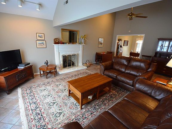 5th image of 1094 Nickolas Berten Way