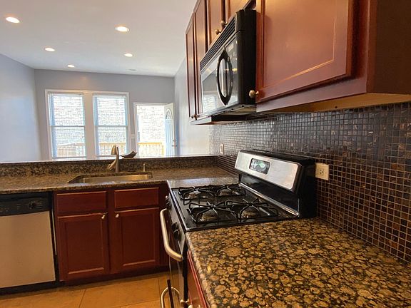 3rd image of 832 S Claremont Ave #2D