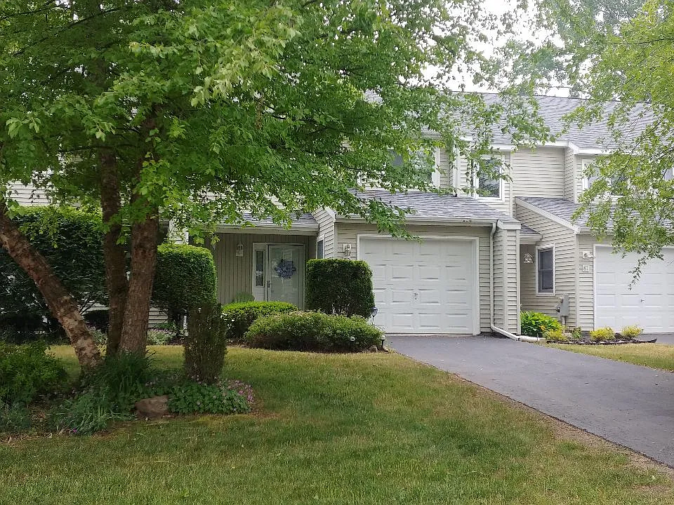 82 Aqueduct Dr
