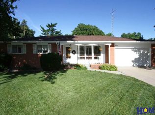 1211 N 6th St, Seward, NE 68434