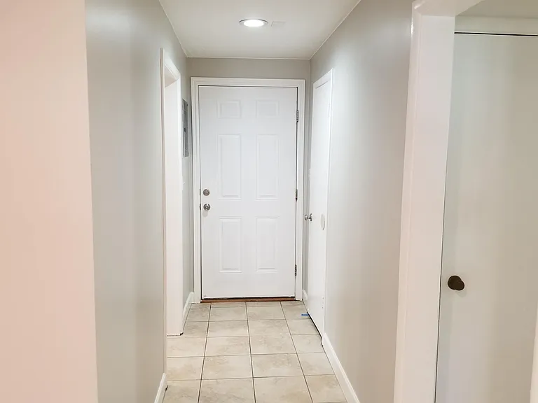 150 E Wentworth Ave — Photo 6