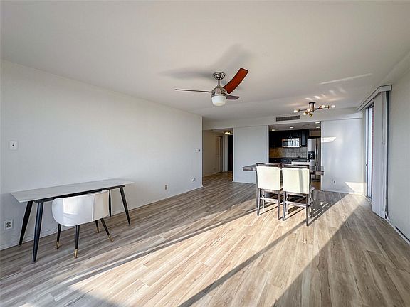 3rd image of 2016 Main St APT 1502