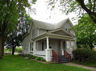 1104 Clark St, Charles City, IA 50616