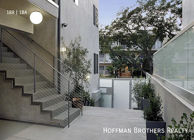 1418 N Poinsettia Pl #6 — Photo 9