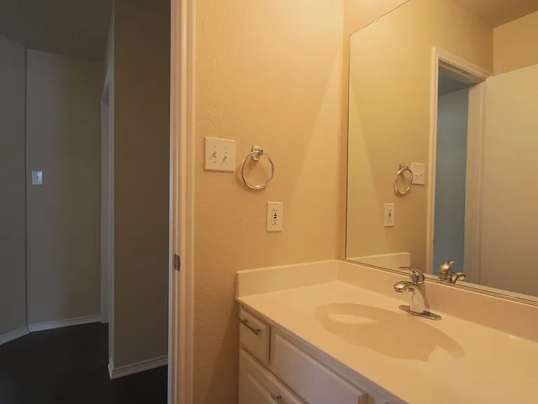 557 Winbridge Ln — Photo 19