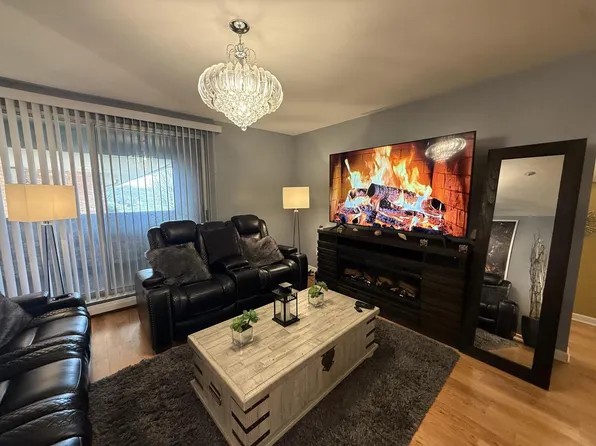 4155 West Rivers Edge CIRCLE #13, Brown Deer, WI 53209