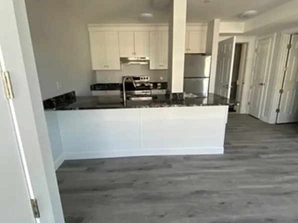 75 Wharf St, Salem, MA 01970