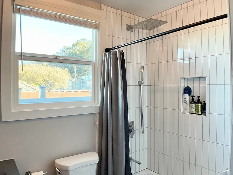 808 Templeton Ave — Photo 17