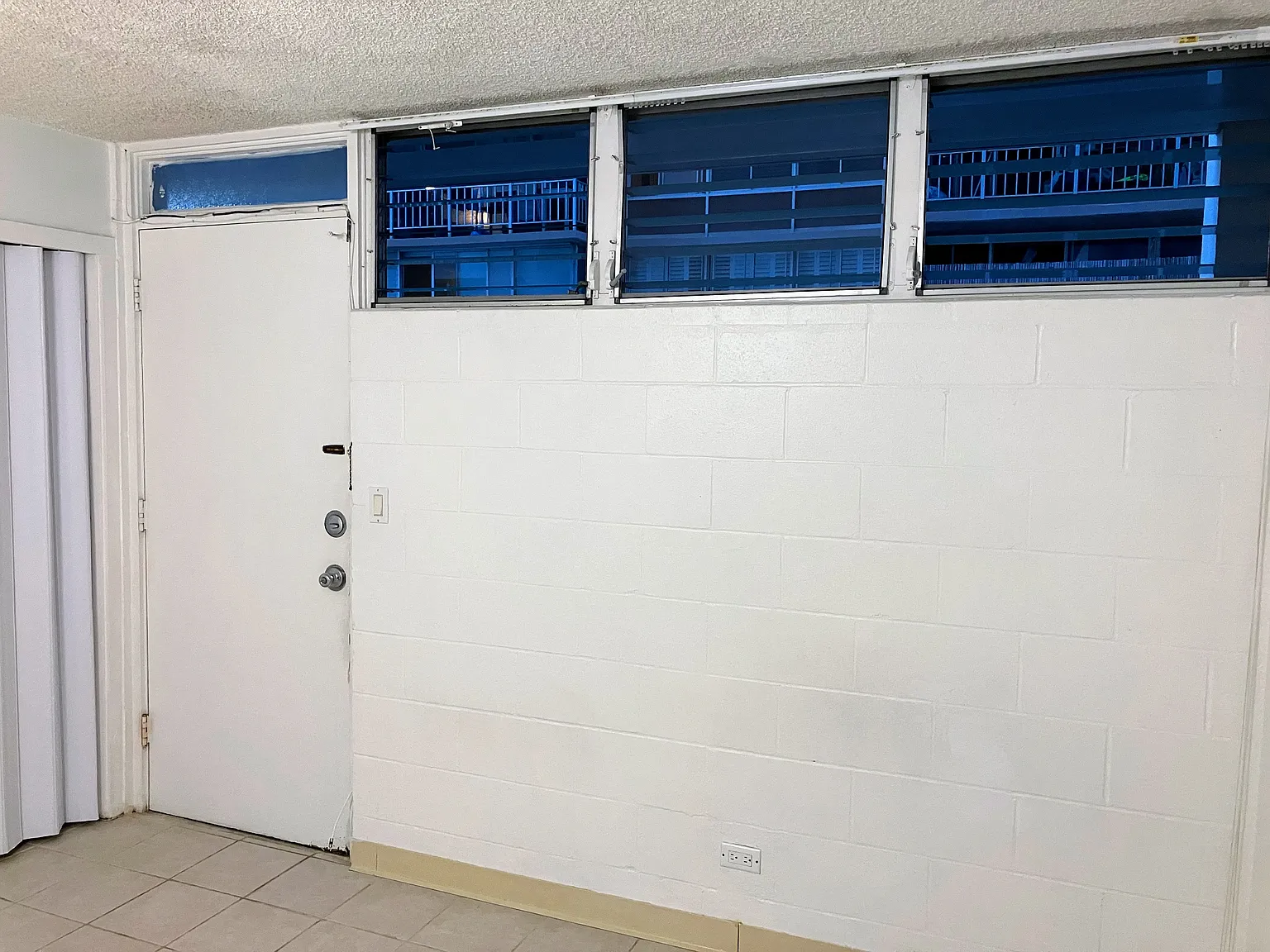 Studio, 180 sqft, $1,075 — Photo 4
