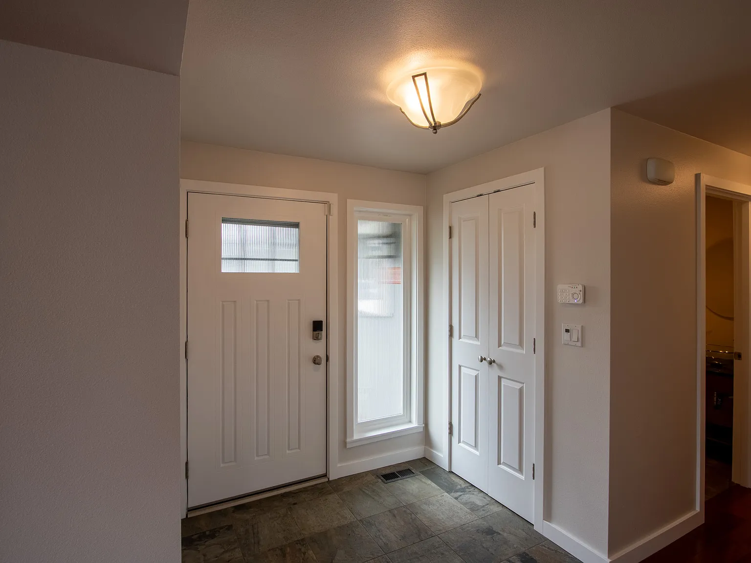 4 bed, 2.5 bath, 2300 sqft, $3,950 — Photo 2