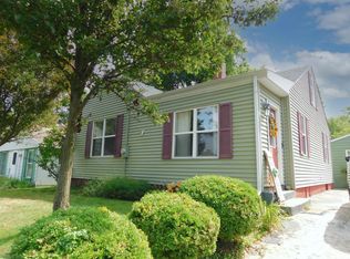 208 Reservoir Rd, Pekin, IL 61554