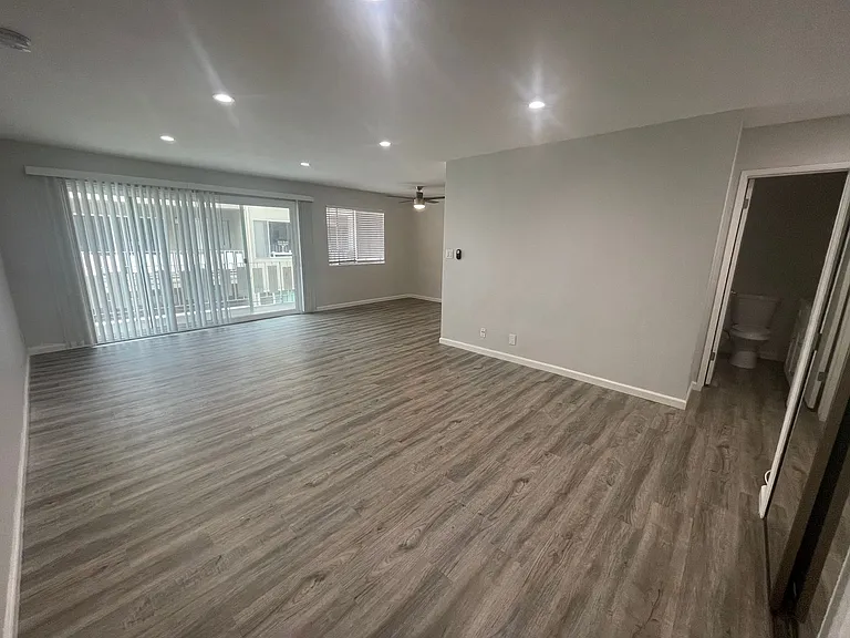 350 N Crescent Drive — Photo 7