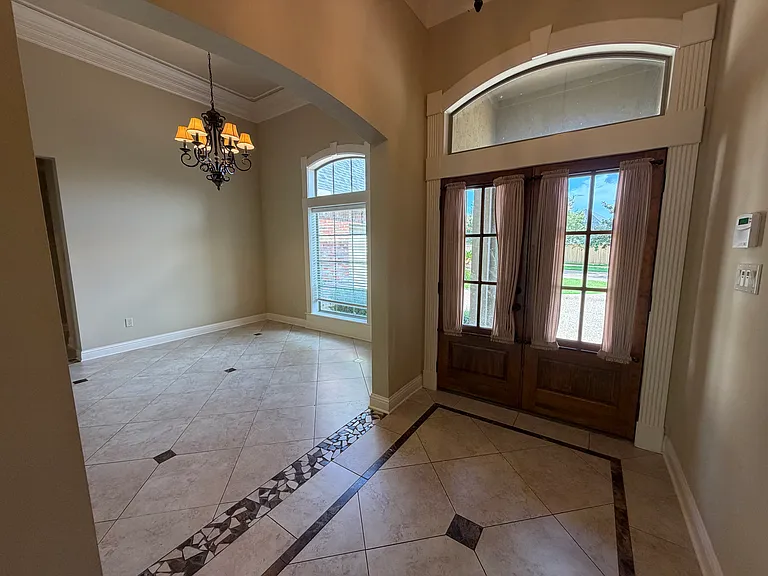 136 Captain Hm Shreve Blvd — Photo 4