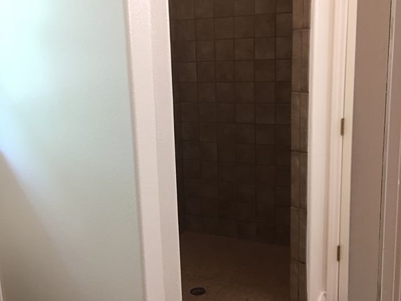 4th image of 905 Redwood Ave