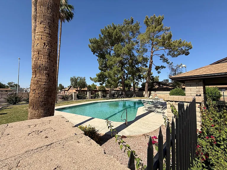126 W Loma Vista Dr #101 — Photo 17