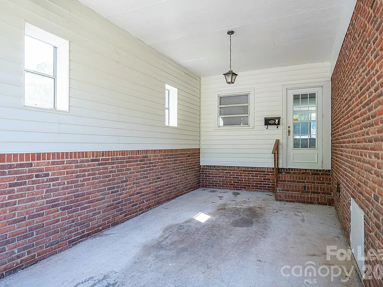 2020 Helen Dr — Photo 40