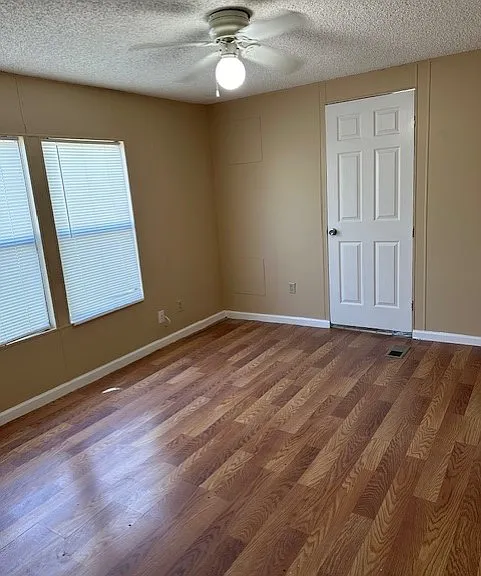 206 S Bass St — Photo 2