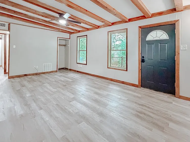 3006 Lynne Ave — Photo 4