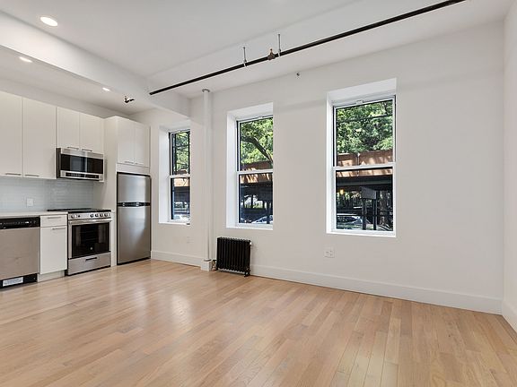 3rd image of 975 Washington Ave #A1c1