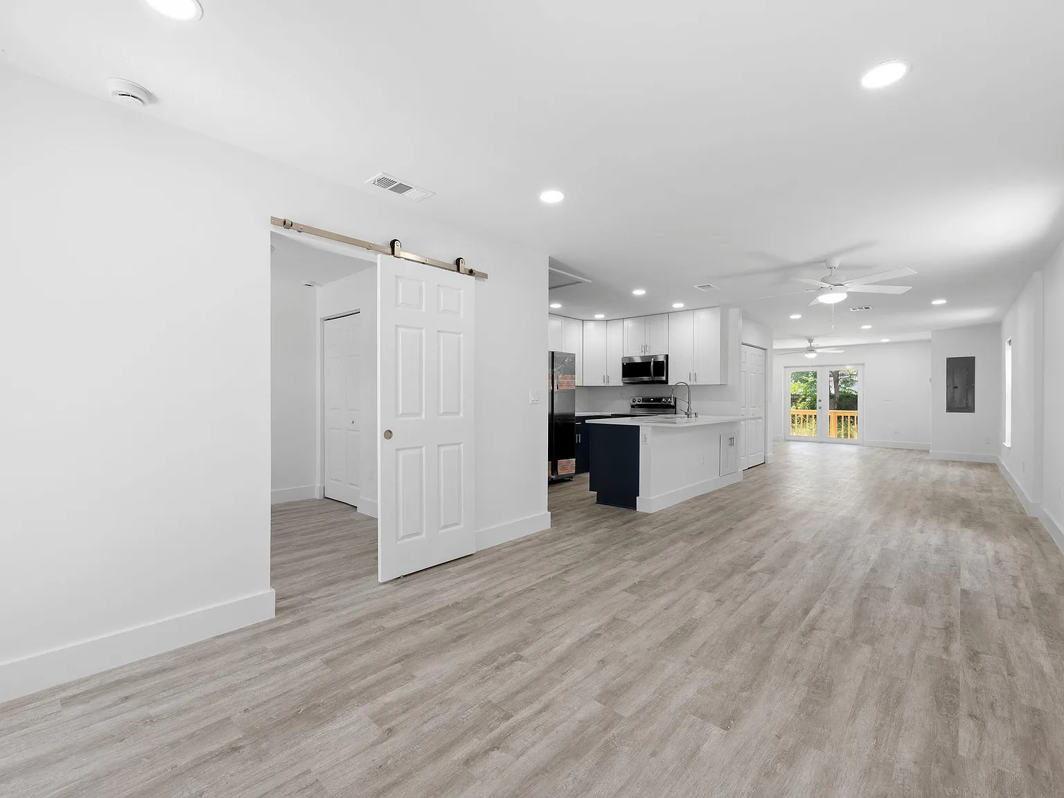 4 bed, 2.0 bath, 1639 sqft, $3,800 — Photo 3