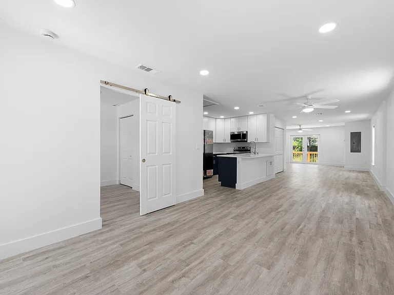 720 McIntosh St — Photo 3