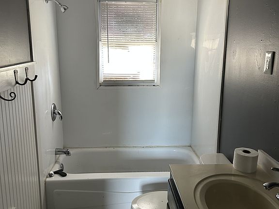 3rd image of 602 Dover Rd
